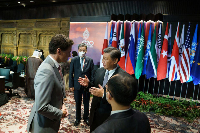 Chủ tịch Trung Quốc Tập Cận Bình trao đổi với Thủ tướng Canada tại Hội nghị G20. Ảnh: Reuters&nbsp;