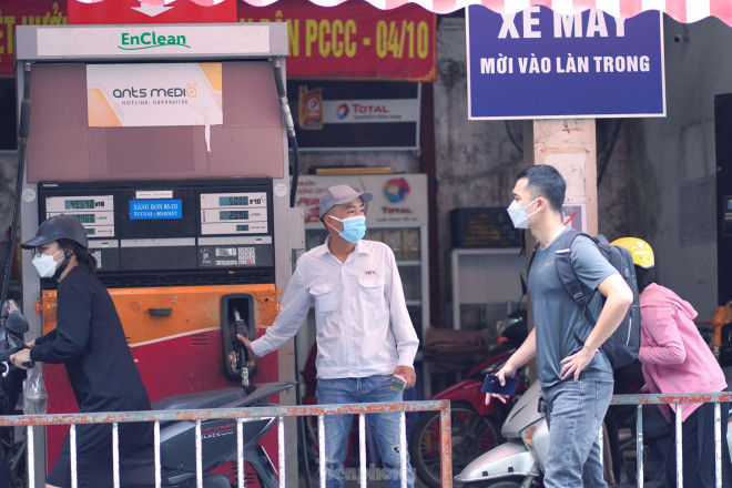 Cây xăng trên phố Nguyễn Đình Chiểu thời gian trước luôn trong tình trạng nghỉ để nhập hàng hoặc hết hàng thì nay cũng đã hoạt động bình thường trở lại.