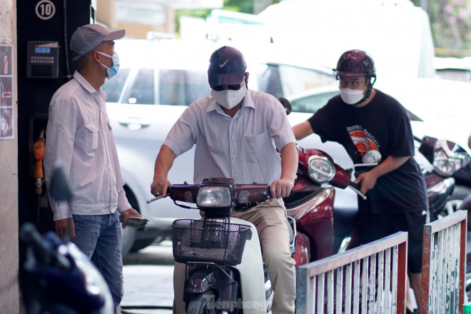 Mỗi phương tiện cá nhân đều có thể lựa chọn đổ theo nhu cầu và chỉ cần chờ 3-5 phút cho lượt đổ xăng của mình.