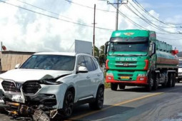 Tin tức trong ngày - Thiếu niên 14 tuổi chạy xe máy tông trực diện vào ô tô tử vong