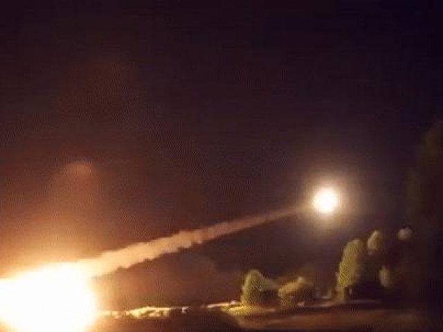 Thế giới - Ukraine tuyên bố pháo kích dữ dội phòng tuyến mới của quân Nga tại Kherson