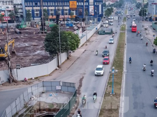 Kinh doanh - Cận cảnh loạt 9 ''lô cốt'' án ngữ 300m đường tại Hà Nội