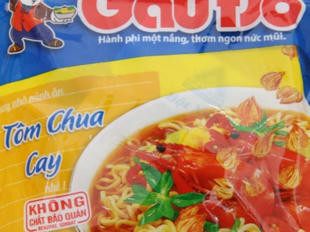 Thị trường - Tiêu dùng - Vì sao mì ăn liền tôm chua Gấu Đỏ bị Đài Loan "tuýt còi"?