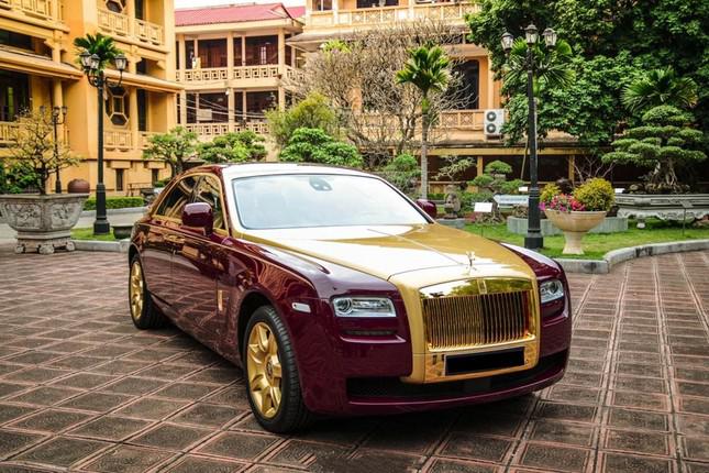 Dự kiến, Rolls-Royce Ghost mạ vàng sẽ được giảm giá trong buổi đấu giá tiếp theo.