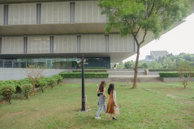 Giới trẻ Hà thành rủ nhau check-in Bảo tàng Hà Nội: Không gian nghệ thuật "ngã đâu cũng có ảnh đẹp" - 2
