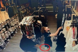 Phi thường - kỳ quặc - Bắt quả tang kẻ chụp lén dưới váy phụ nữ, truy ra bí mật bỉ ổi khi khám điện thoại, máy tính