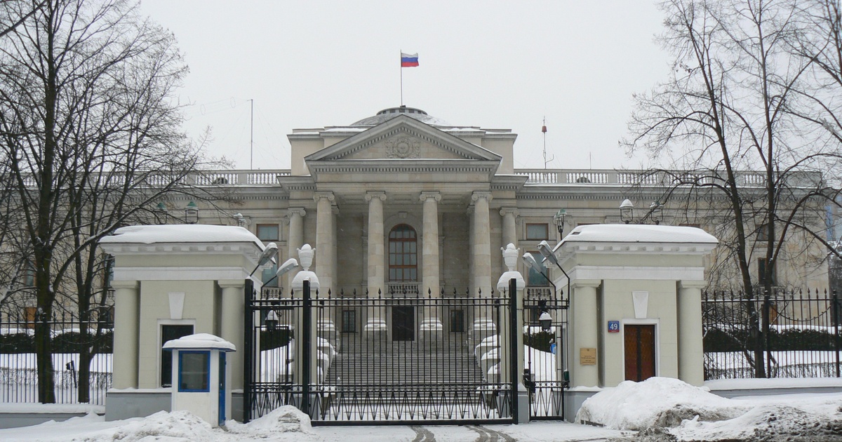 Trụ sở Đại sứ quán Nga ở thủ đô Warsaw, Ba Lan (ảnh: RT)