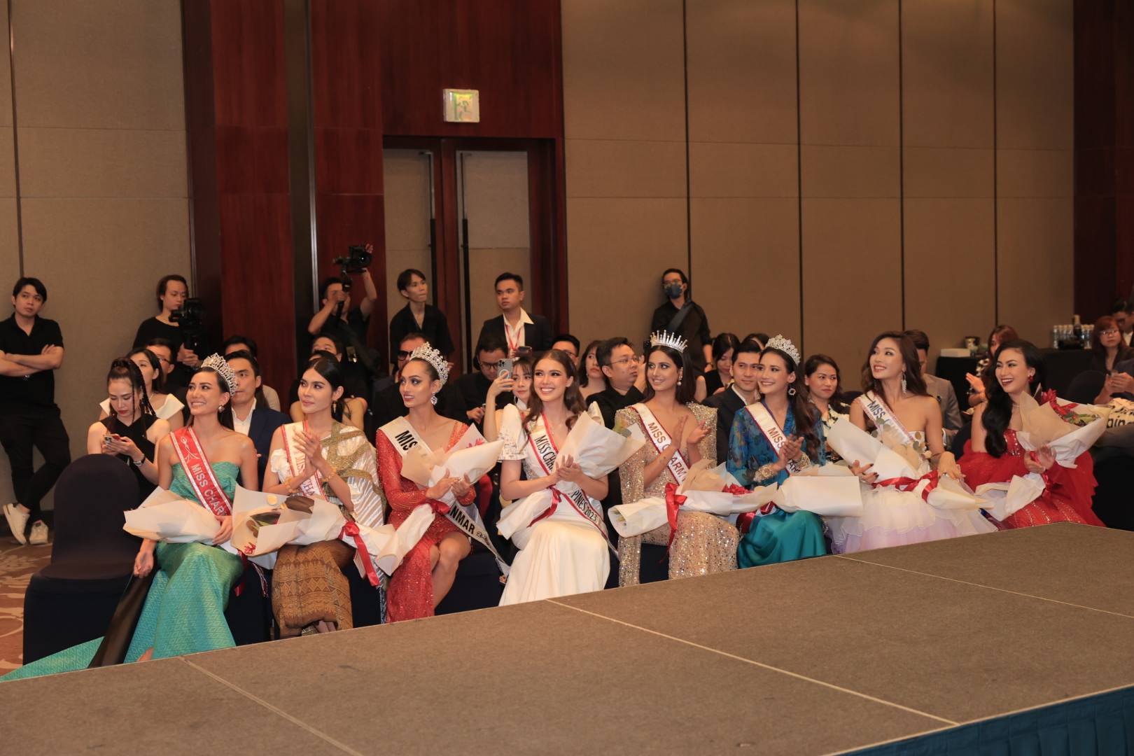 Nhiều người đẹp đại diện&nbsp;đến từ các nước cũng có mặt tại buổi công bố cuộc thi