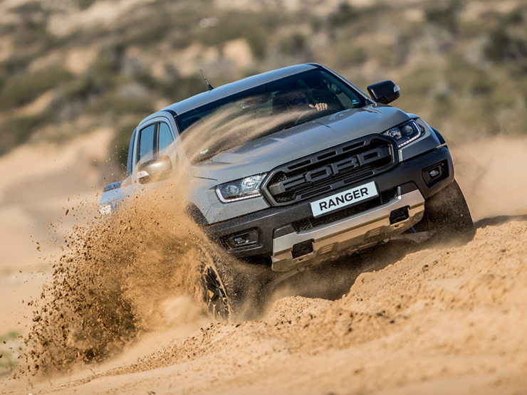 Giá xe Ford Ranger Raptor niêm yết và lăn bánh tháng 11/2022