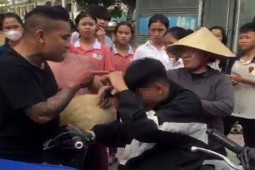 Tin tức trong ngày - Người đàn ông đấm liên tiếp vào mặt học sinh lớp 7 ngay trước cổng trường