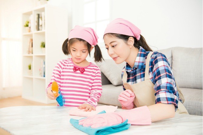 5 mẹo đơn giản tập cho bé biết phụ giúp việc nhà - 2