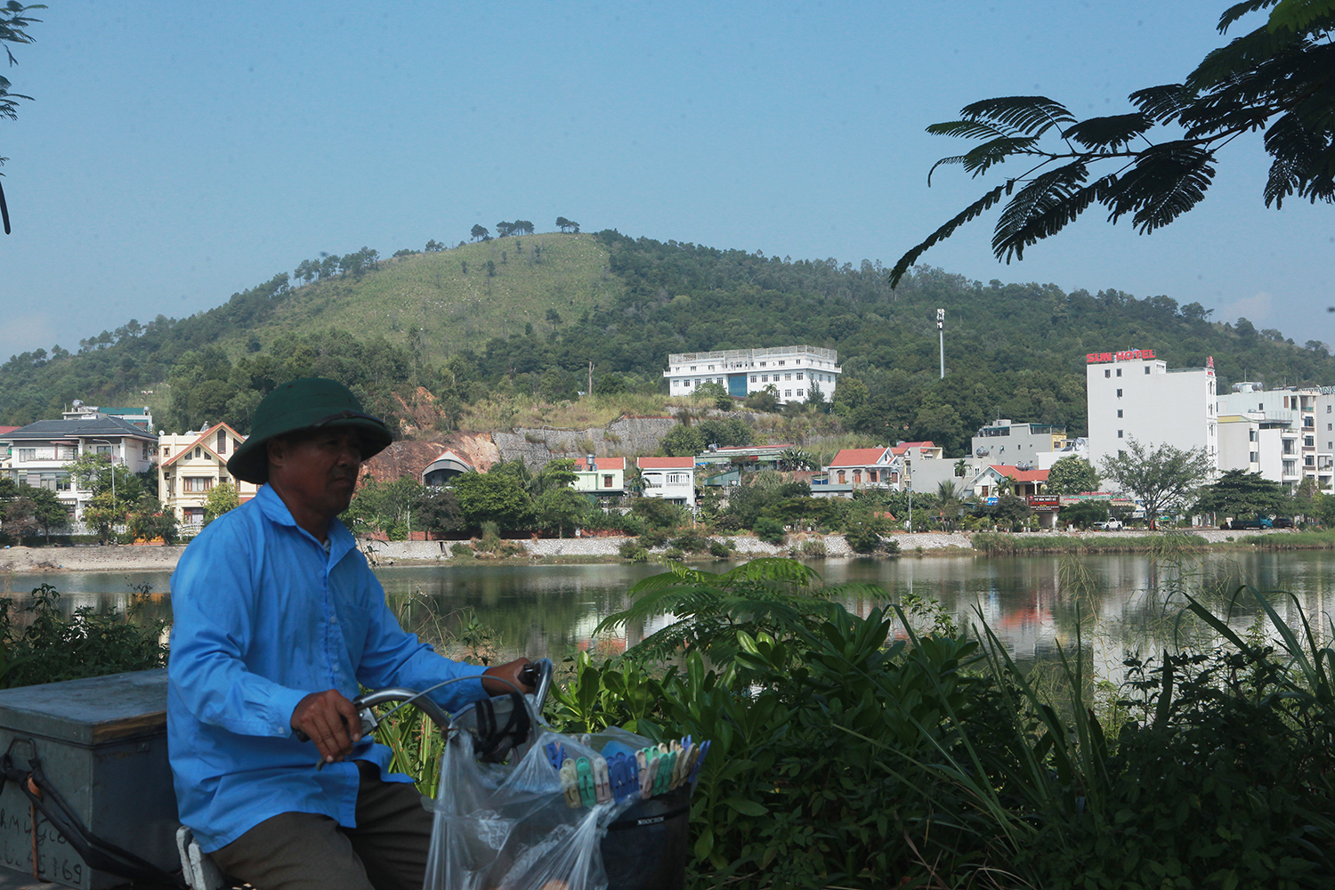 Kỳ lạ bệnh viện triệu đô, view vịnh Hạ Long bị “bỏ quên” trên đồi suốt 10 năm - 2