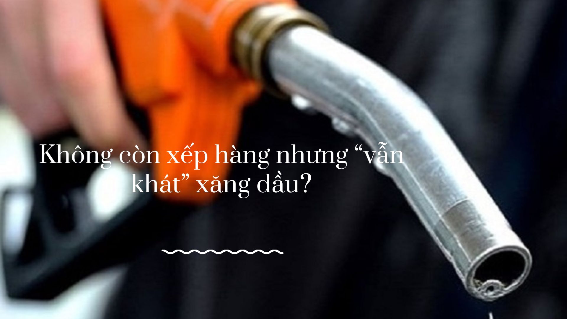 Giá xăng dầu tăng 4 lần liên tiếp, xe tải vẫn “nằm dài” ở bãi, chờ vơi “cơn khát” - 1