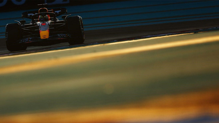 Verstappen nhanh nhất ngày thứ 6 tại Yas Marina