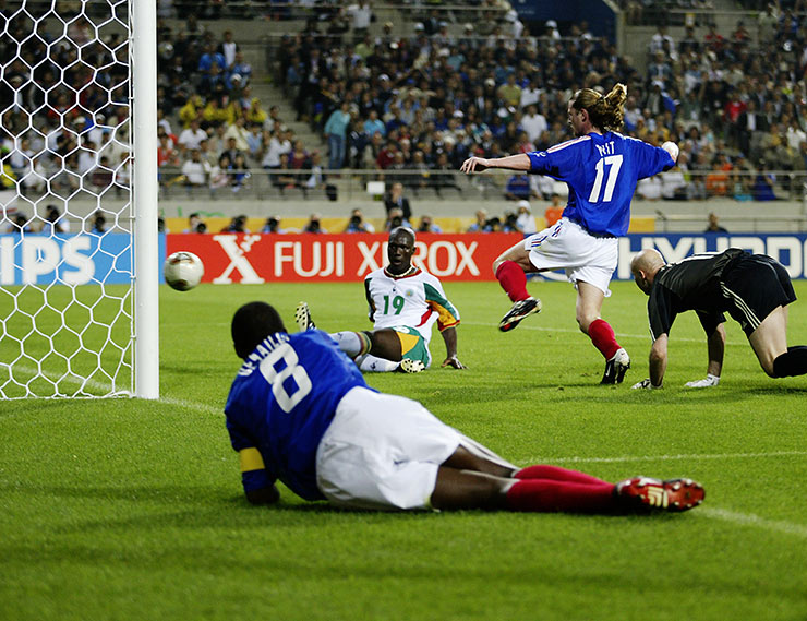 Senegal đánh bại Pháp ở trận khai mac World Cup 2002