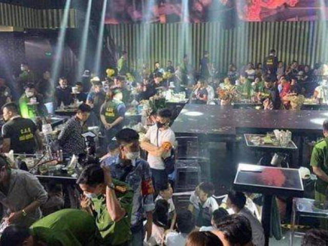 Pháp luật - Hàng trăm cảnh sát "đột kích" vũ trường Hoàng Gia lớn nhất Hải Phòng