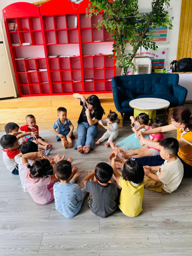 Nụ cười của trẻ là động lực giúp các giáo viên "quên" đi những nhọc nhằn, vất cả trong nghề. 