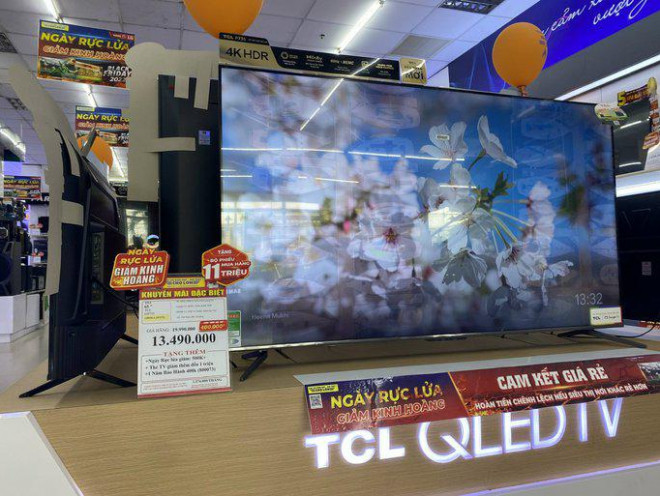 Tivi màn hình lớn có mức giá giảm khá mạnh kèm theo chương trình trúng thưởng