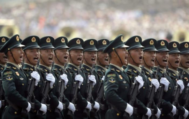 Binh sĩ thuộc Quân Giải phóng Nhân dân Trung Quốc tham gia duyệt binh mừng Quốc khánh Trung Quốc tại Bắc Kinh ngày 1/10/2019. Ảnh - AP