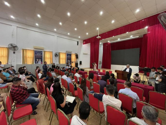 Các phụ huynh Trường iSchool Nha Trang đối thoại với Hiệu trưởng nhà trường và Tập đoàn Nguyễn Hoàng - đơn vị đầu tư trường