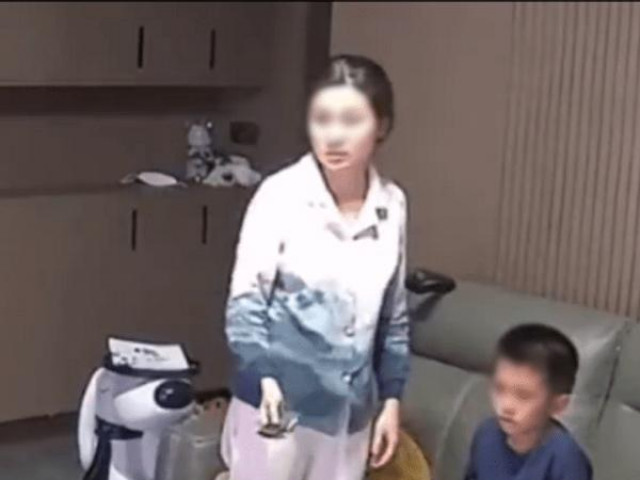 Phi thường - kỳ quặc - Con trai mải xem tivi không chịu học bài, bố mẹ tung chiêu "lấy độc trị độc" gây ý kiến trái chiều