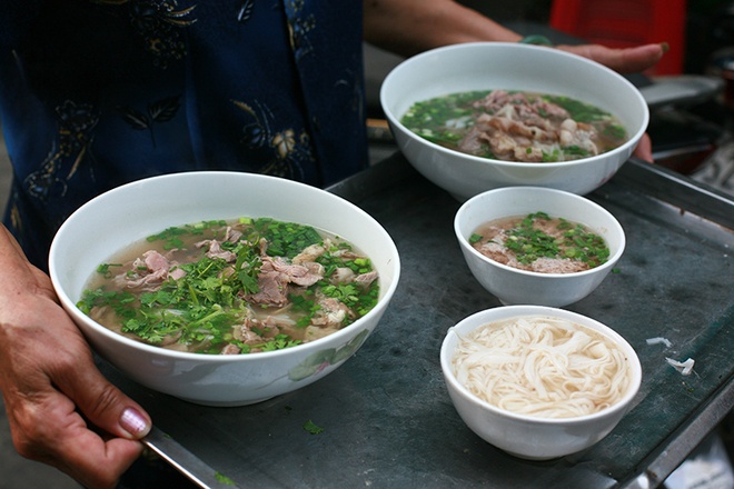 Bát phở thơm ngon, đầy đặn