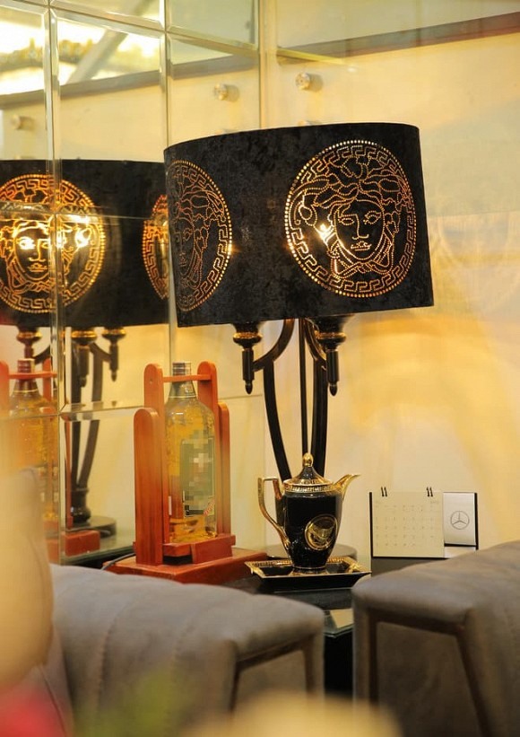 Đẻn trang trí. Ảnh: NSCC