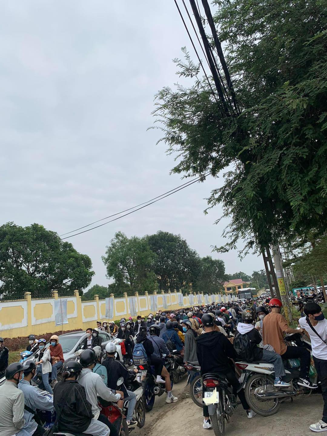 Tình trạng ùn tắc giao thông kéo dài.