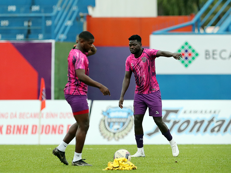 SAO V-League giá 12 tỷ đồng khoác áo CLB Bình Dương đấu đại gia Nhật - 1