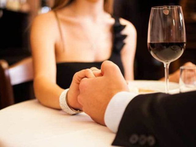 Bạn trẻ - Cuộc sống - Trai trẻ mô tả sự khác biệt lớn khi "quen" với phụ nữ lớn tuổi và phụ nữ trẻ tuổi hơn, kết luận gây bất ngờ