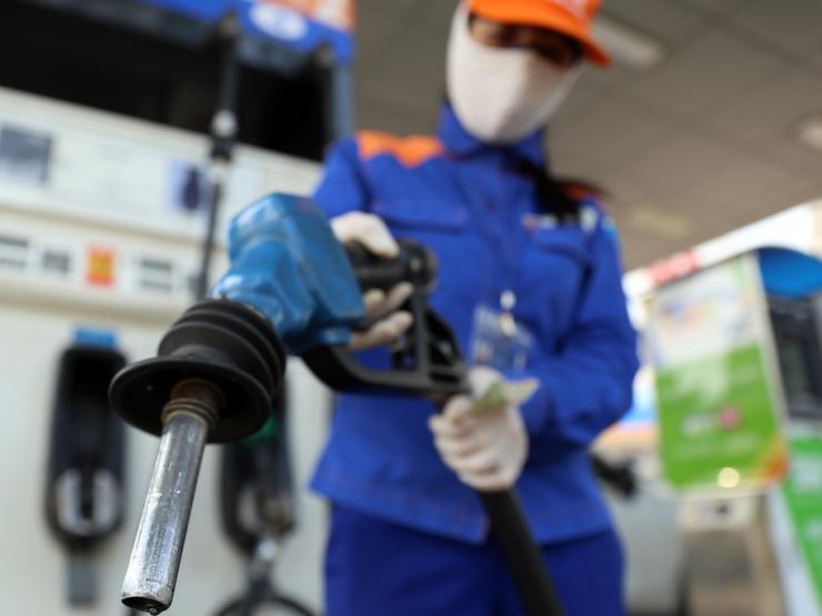 Thị trường - Tiêu dùng - Giá xăng dầu lại đồng loạt giảm kể từ 15h chiều nay 21/11, duy nhất một loại tăng