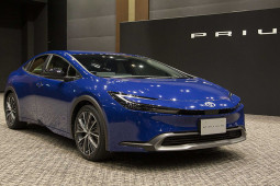 Tin tức ô tô - Hybrid Toyota Prius thế hệ mới ra mắt toàn cầu