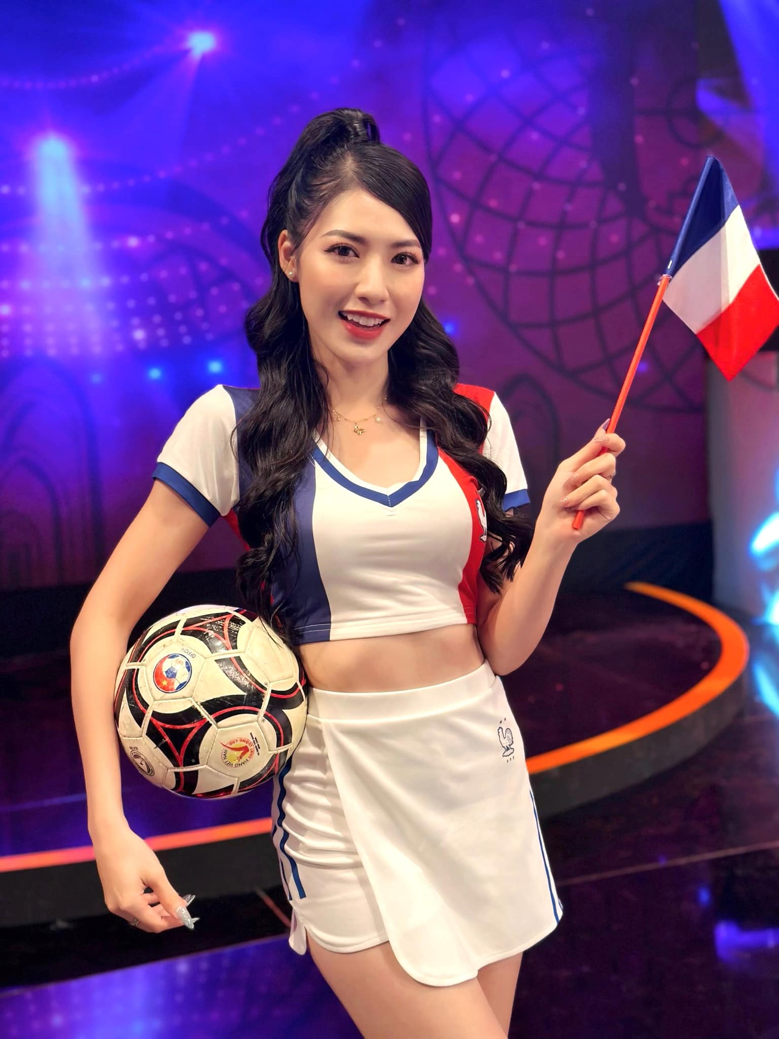 Phạm Hoàng Giang sinh năm 1999. Cô gái quê Ninh Bình đại diện cho đội tuyển Pháp.