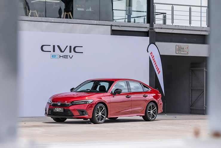 Honda Civic e:HEV 2023 ra mắt, giá quy đổi từ 903 triệu đồng - 15