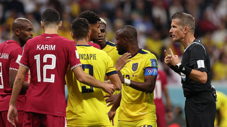 Trọng tài và VAR có sai khi tước bàn thắng sớm trận mở màn World Cup 2022? - 2