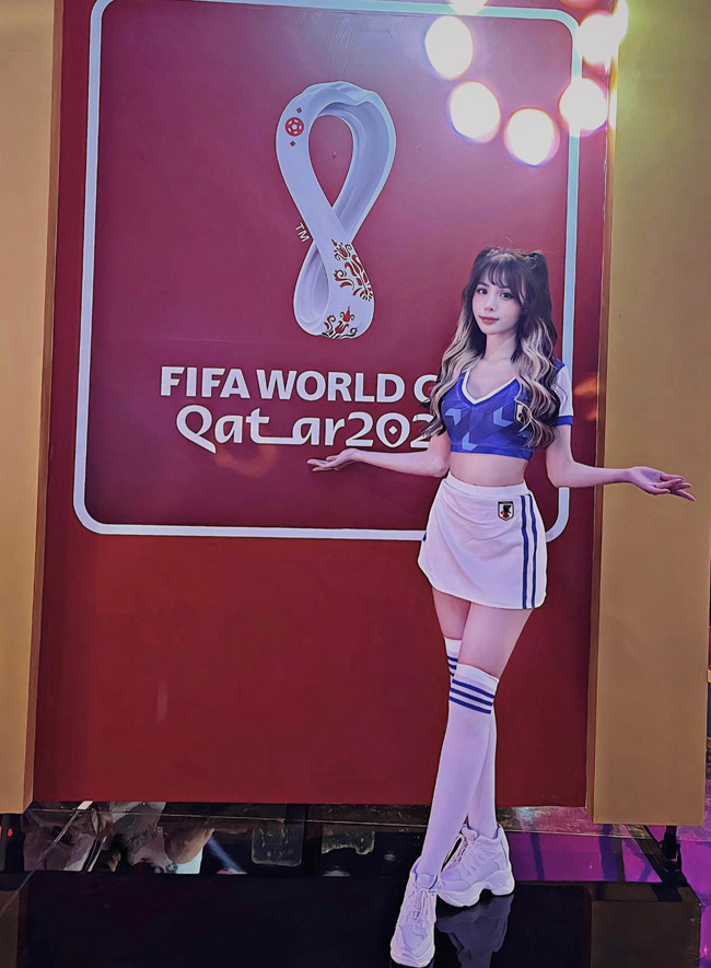 Nguyễn Quỳnh Anh là một trong 32 hot girl đồng hành cùng chương trình "Nóng cùng World Cup 2022". 
