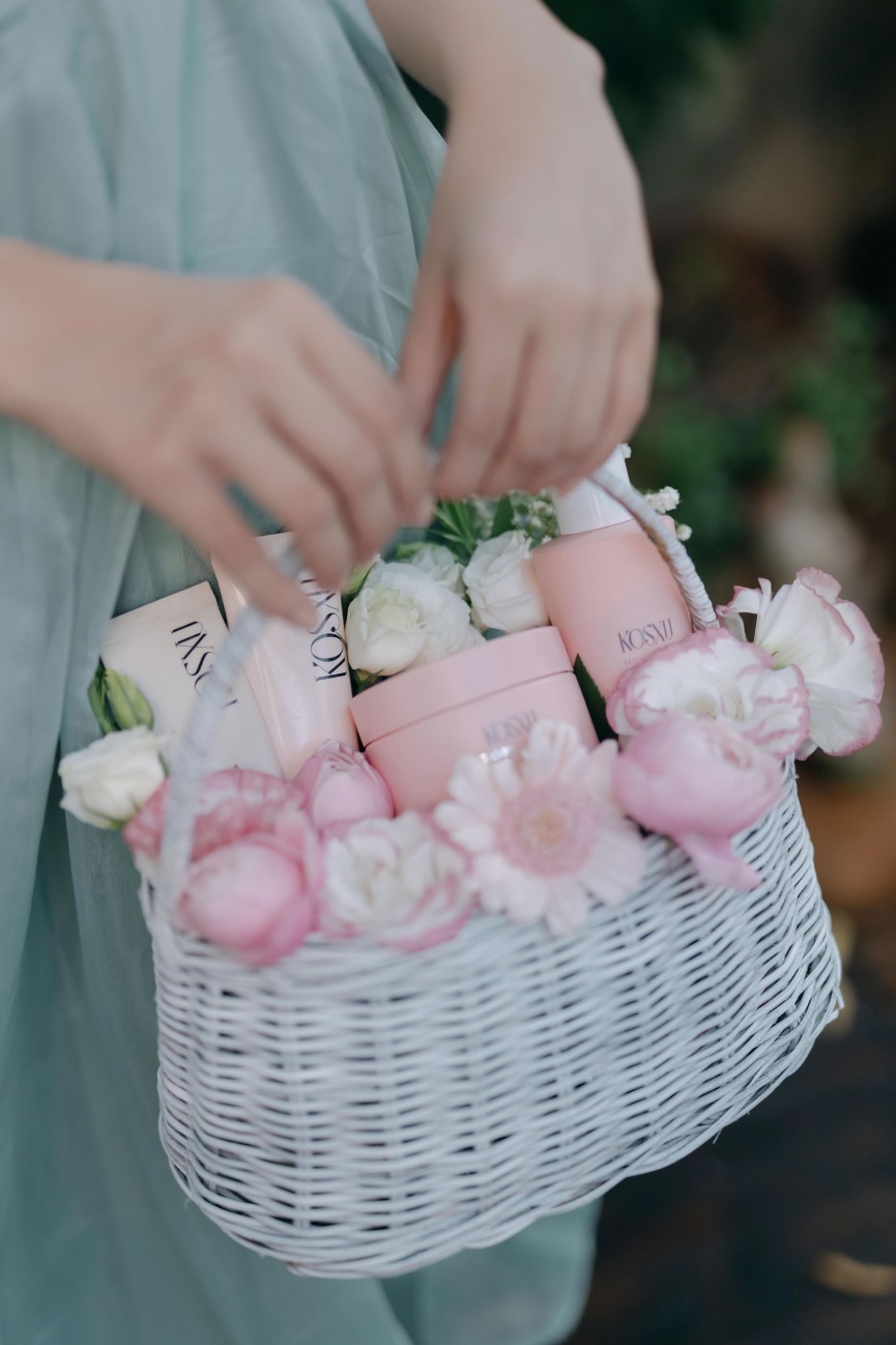 Nếu người thương của bạn cần một làn da body trắng sáng mịn màng để tự tin tỏa sáng thì combo dưỡng trắng body Kosxu sẽ đáp ứng nhu cầu đấy một cách hoàn hảo nhất.