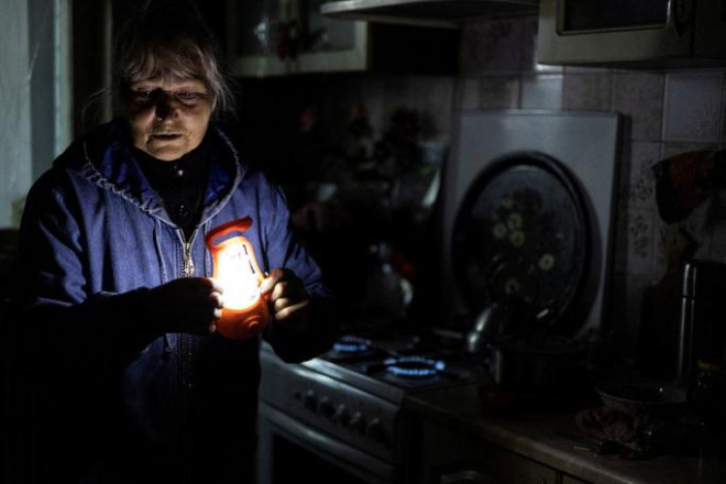 10 triệu người dân ở Ukraine hiện sống trong tình cảnh không có điện. Ảnh: Reuters
