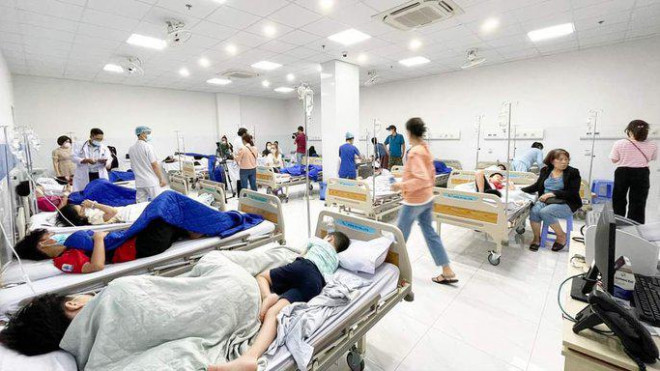 Các bệnh viện ở Khánh Hòa chịu sức ép vì hàng trăm học sinh nhập viện cùng lúc do ngộ độc thực phẩm