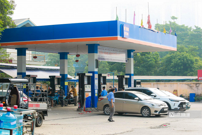 Sau chỉ đạo của Thủ tướng Chính phủ Phạm Minh Chính yêu cầu Bộ Công Thương đảm bảo đầy đủ xăng dầu cho thị trường trong nước, đảm bảo tuyệt đối không để thiếu hụt, đứt gãy nguồn cung xăng dầu trong mọi tình huống, ghi nhận thực tế của Người Đưa Tin, đến ngày 22/11, thị trường xăng dầu đã "giảm nhiệt" sau chuỗi ngày dài căng thẳng.