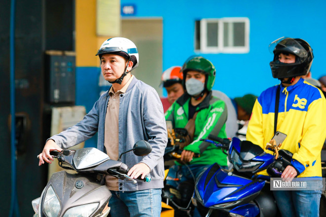 Qua cơn "bĩ cực", Hà Nội không còn cảnh xếp hàng dài chờ mua xăng - 11