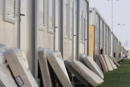 Du lịch - Người hâm mộ World Cup khổ sở vì chỗ ở trên sa mạc, container