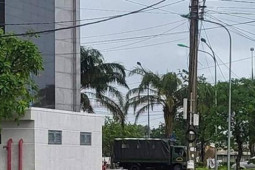 Pháp luật - Lấy lời khai 150 nhân viên công ty tài chính chuyên gọi điện, nhắn tin "khủng bố" đòi nợ