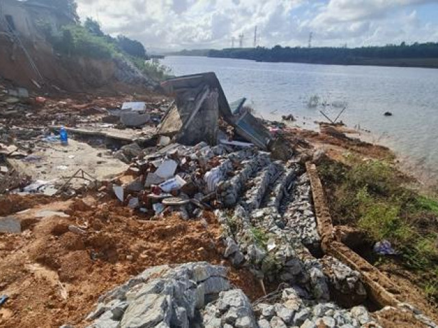 Tin tức trong ngày - Sông "ngoạm" bờ gây chết người, vì sao nhiều hộ vẫn bám trụ?
