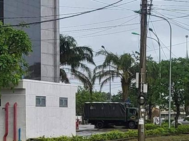 Pháp luật - Lấy lời khai 150 nhân viên công ty tài chính chuyên gọi điện, nhắn tin "khủng bố" đòi nợ