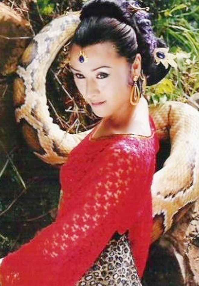 Nữ nghệ sĩ Bác Hoằng đóng vai mãng xà tinh trong phim "Tây du ký" 1986