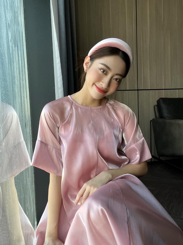 Gu thời trang của Hoa hậu Lương Thùy Linh thay đổi như thế nào sau khi trở thành trợ giảng? - 3