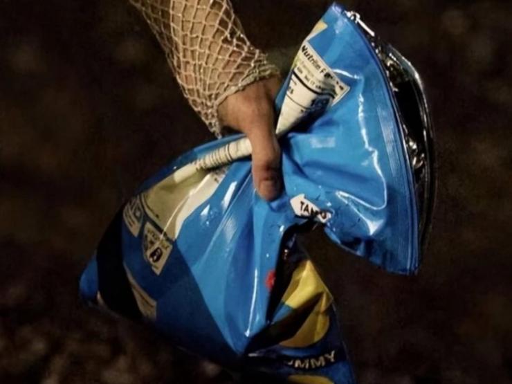 Thị trường - Tiêu dùng - Lý do gì khiến túi bim bim rỗng được “hét giá” gần 50 triệu vẫn nườm nượp người mua?