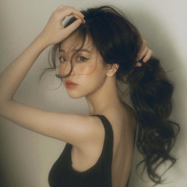 Thúy Hạnh lớn lên tại một vùng quê nhỏ ở Nam Định, do đó, bản thân cô bạn cũng có những ước mơ và một nghị lực sống, không ngại khó khăn.