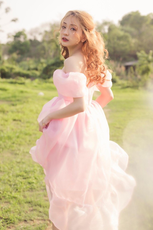 Với Thúy Hạnh: “Được sống hạnh phúc, làm những điều mình mong muốn và nuôi dưỡng tâm hồn trở thành một người tốt, tử tế là điều cốt lõi và giá trị hơn cả”.